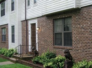 9718 Raintree Village Dr, Hillsboro, MO 63050