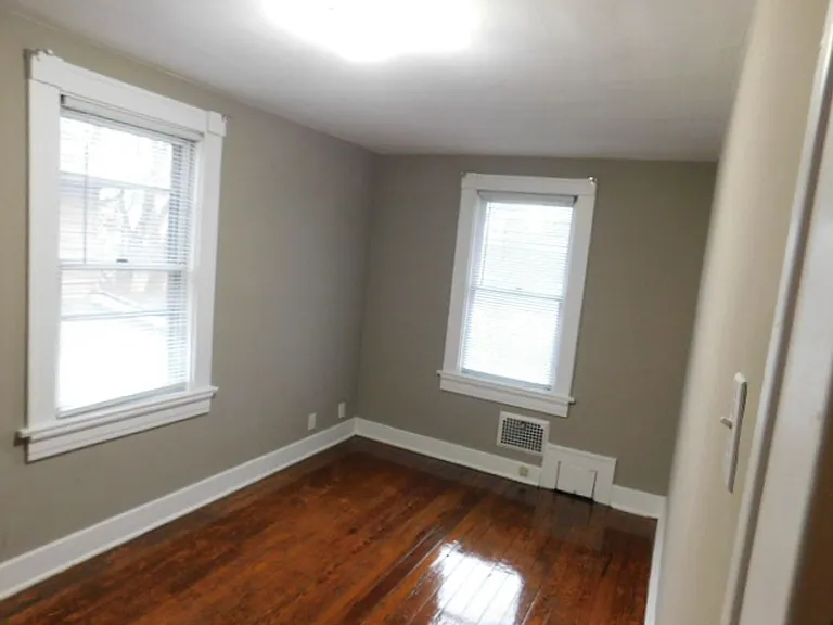 3100-3102 Linden Ave — Photo 7