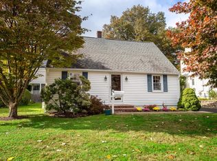 33 Thornhill Rd, Riverside, CT 06878