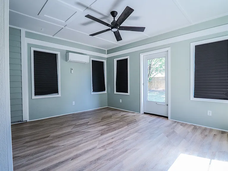3829 Edinburg Cir — Photo 26