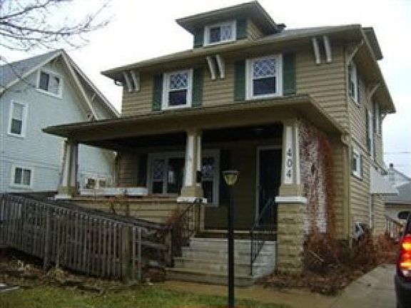 2nd image of 1745 Oakdale Ave