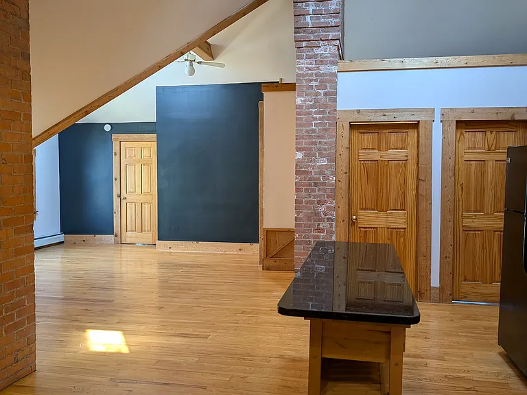 541 University Ave #5 — Photo 10