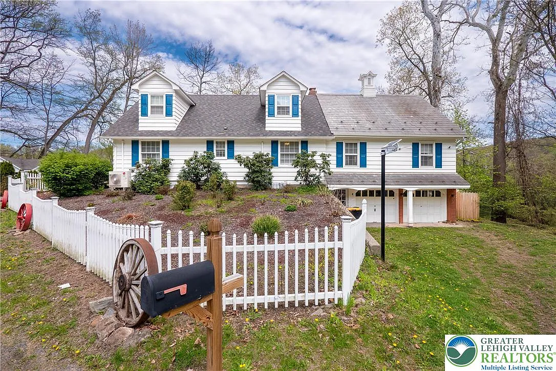 3 bed, 2.0 bath, 2994 sqft, $3,000 — Photo 2
