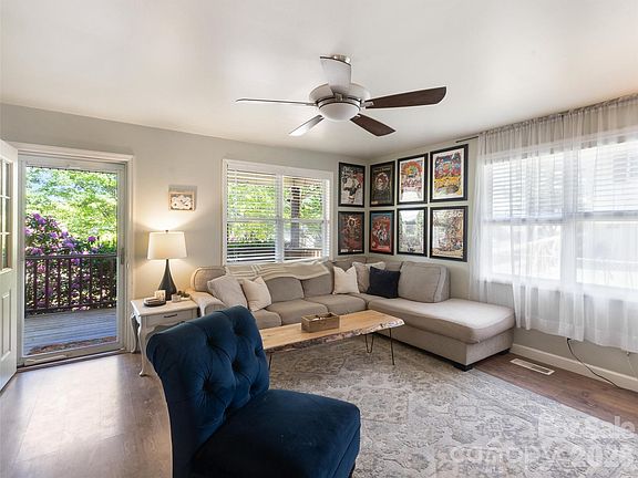 3rd image of 10 McTindal Cir