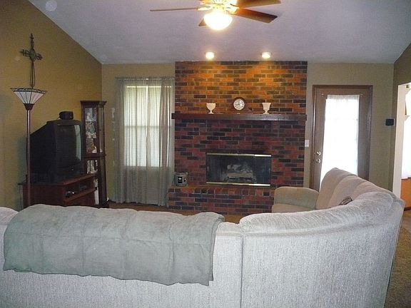 Great room w/gas fireplace