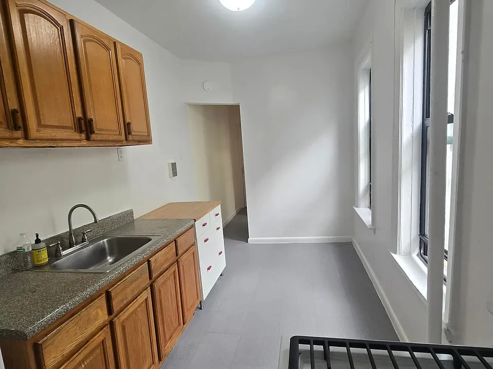 30-38 30th St #4L