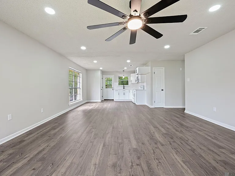 8724 Metairie Dr — Photo 15
