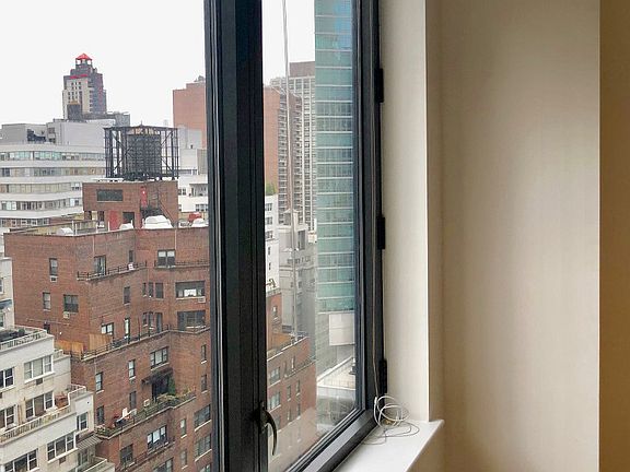 4th image of 150 E 50th St #20C