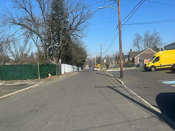 4th image of 1067 Emerson Ln