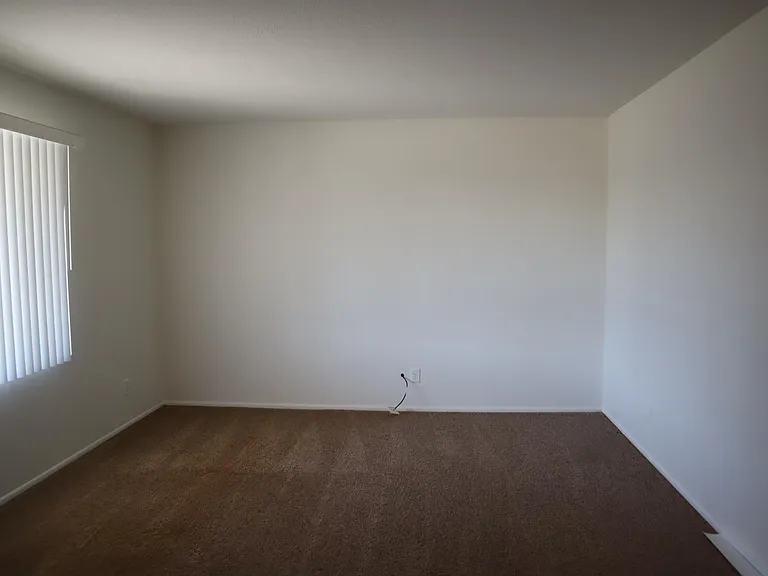 4240 W Hatcher Rd — Photo 16