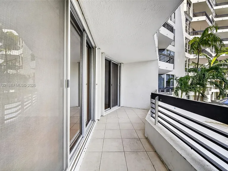 3600 Mystic Pointe Dr #310 — Photo 34