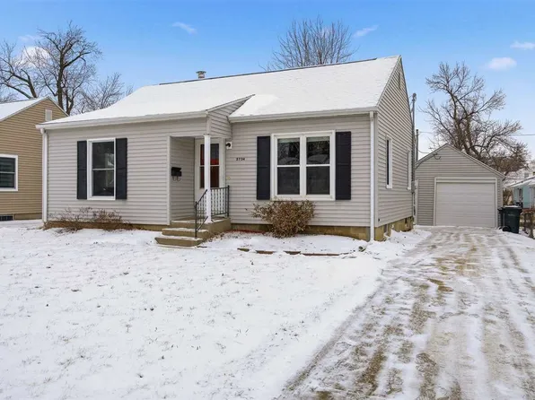 2734 Dalewood Ave SE, Cedar Rapids, IA 52403