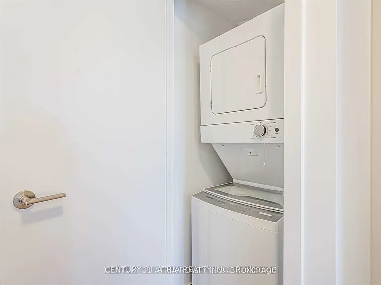 203 College St #512 — Photo 22