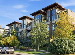 1720 W 10th St SW #209, Calgary, AB T2T 3E8