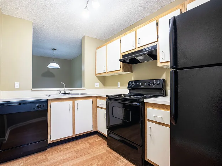 CORAL FALLS APARTMENTS — Photo 48