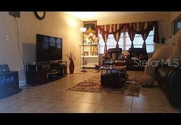 5th image of 809 W Bougainvillea Ave