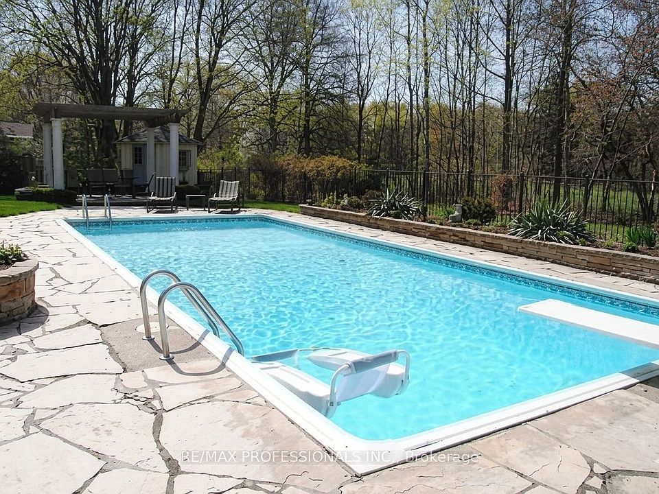 1st image of 560 Meadow Wood Rd