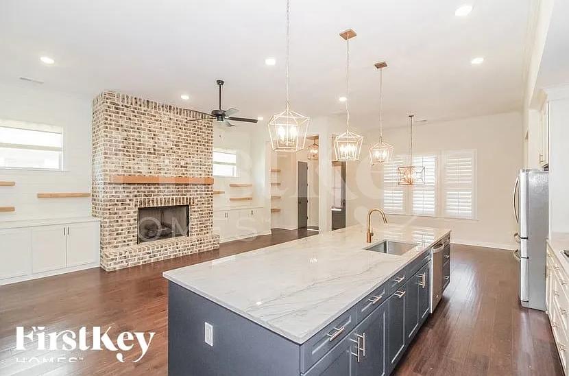 4 bed, 3.0 bath, 2900 sqft, $3,485 — Photo 4