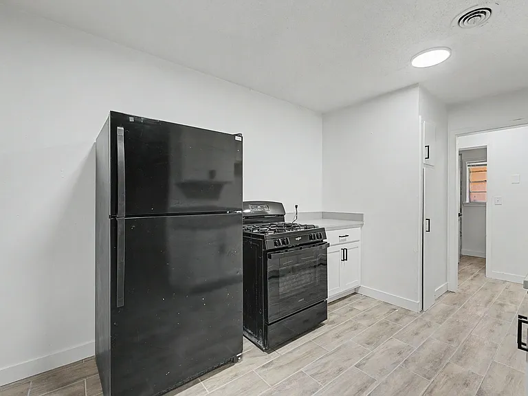 3326 E Marshal Apartments — Photo 17