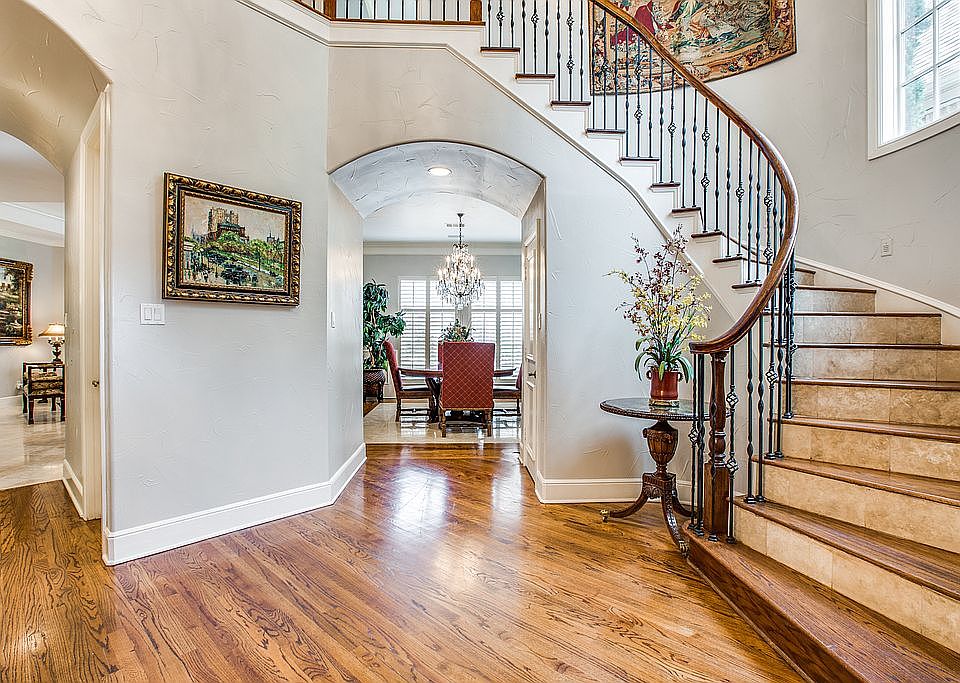 1st image of 15 Cochran Oaks Ln