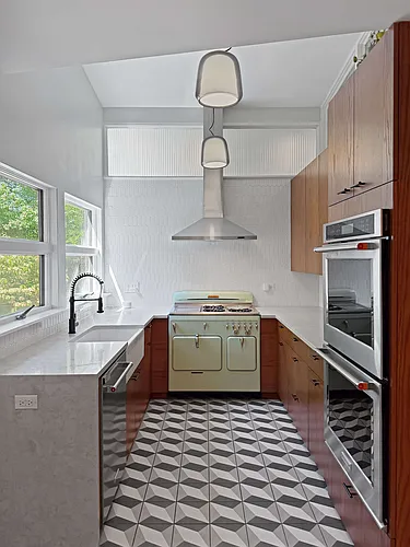 1131 N Oak Park Ave Photo 1