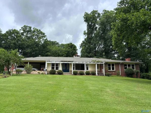 419 Country Club Dr, Gadsden, AL 35901