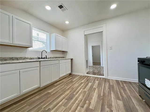 433 Homer St — Photo 10