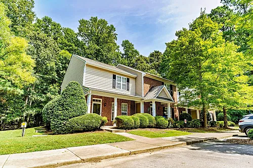 208 Sir William Ln Photo 1