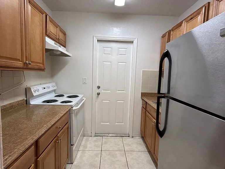 2830 Fillmore St — Photo 4
