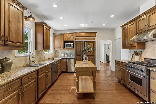 120 Lamont Ave — Photo 36
