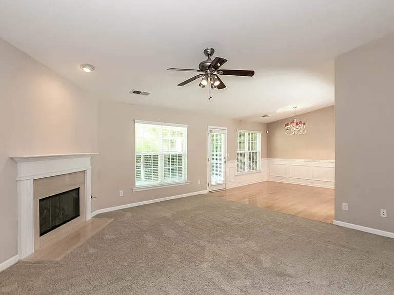 353 Hunterian Pl — Photo 2