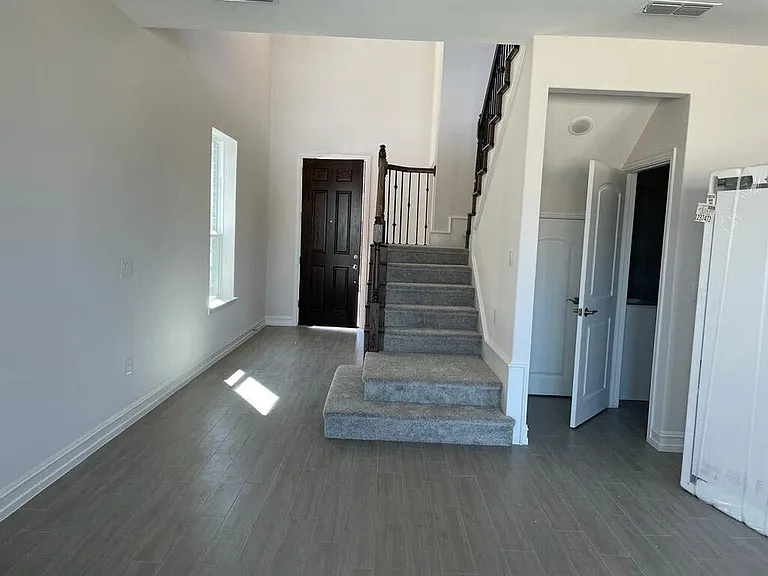 9914 Michael Irvin St — Photo 5