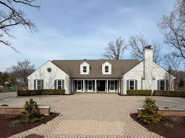 584 Fletcher Cir, Lake Forest, IL 60045