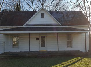 105 E Church St, Dallas, NC 28034