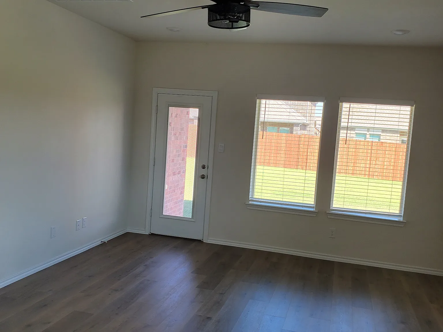 638 Ruthye Ln — Photo 4