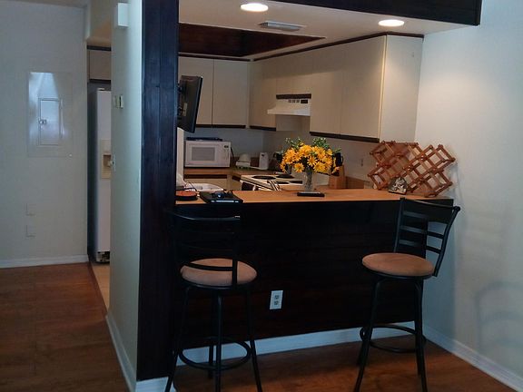 3rd image of 3029 Sir Hamilton Cir #7