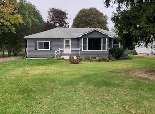 1445 N Breezeland Rd, Oconomowoc, WI 53066