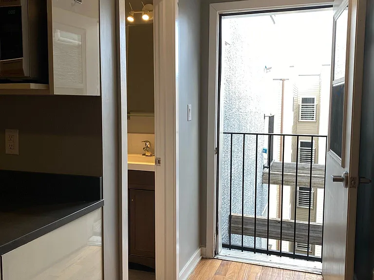 535 N Budd St #3E — Photo 5