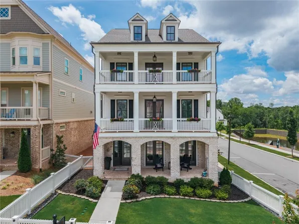605 S Club Dr, Woodstock, GA 30188