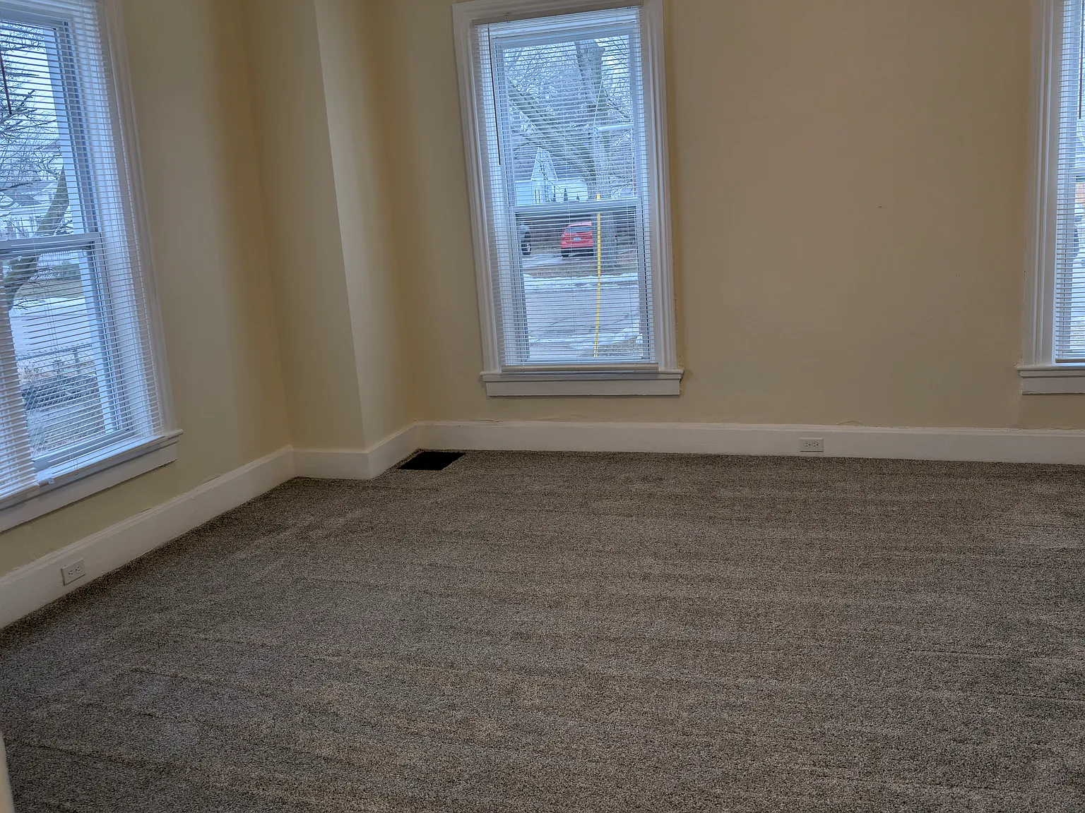 2 bed, 1000 sqft, $1,380 — Photo 2