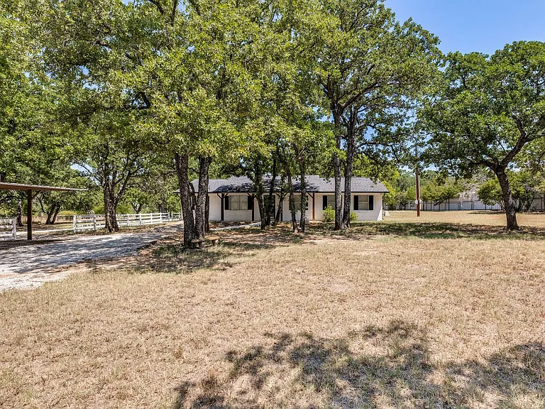 240 County Road 4360 — Photo 2