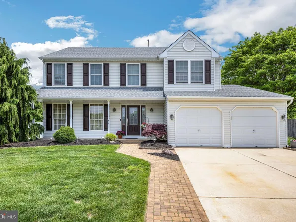 42 Larkspur Cir, Sicklerville, NJ 08081