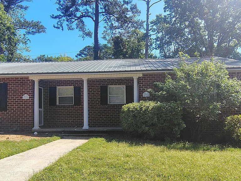 2591 N Pierce Cir — Photo 1