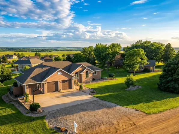 48297 Arrowhead Pl, Canton, SD 57013
