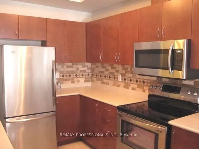 2351 Lakeshore Rd W #3 — Photo 6