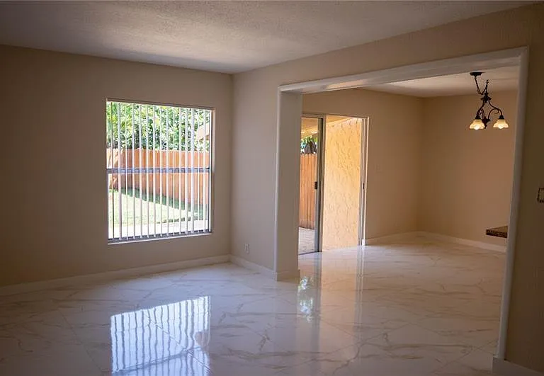 316 Sunshine Dr — Photo 3