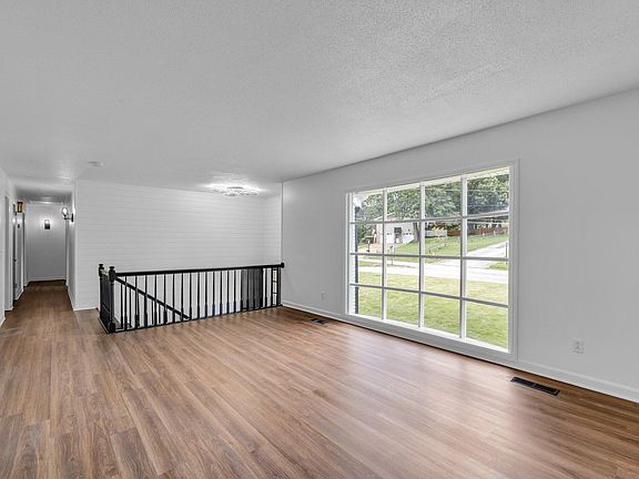 4th image of 1728 Lake Wood Cir