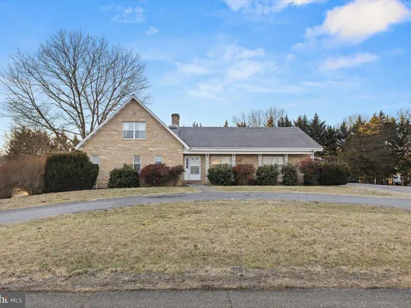 173 High View Dr, Maurertown, VA 22644