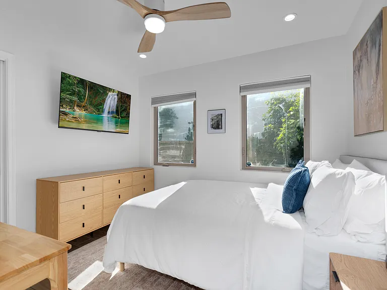 1824 E Waverly St — Photo 17