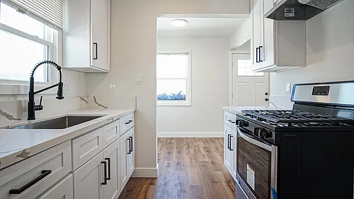 4525 W Broadway Photo 1
